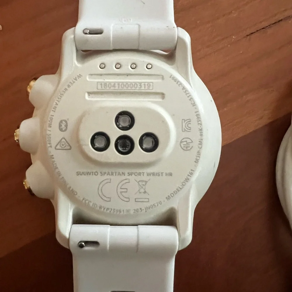 Suunto White Smartwatch with Advanced Fitness Tracking - Picture 3 of 5